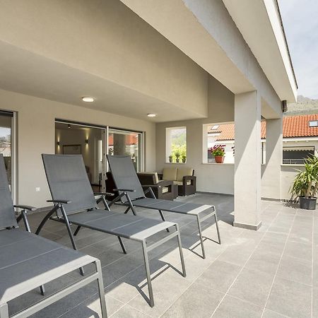 Luxury 3 Bed Apartment, Large Terrace, Pool, Close To Beach And Split! 珀德垂那 外观 照片