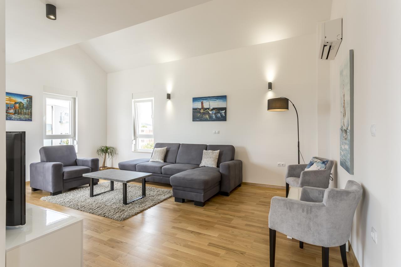 Luxury 3 Bed Apartment, Large Terrace, Pool, Close To Beach And Split! 珀德垂那 外观 照片