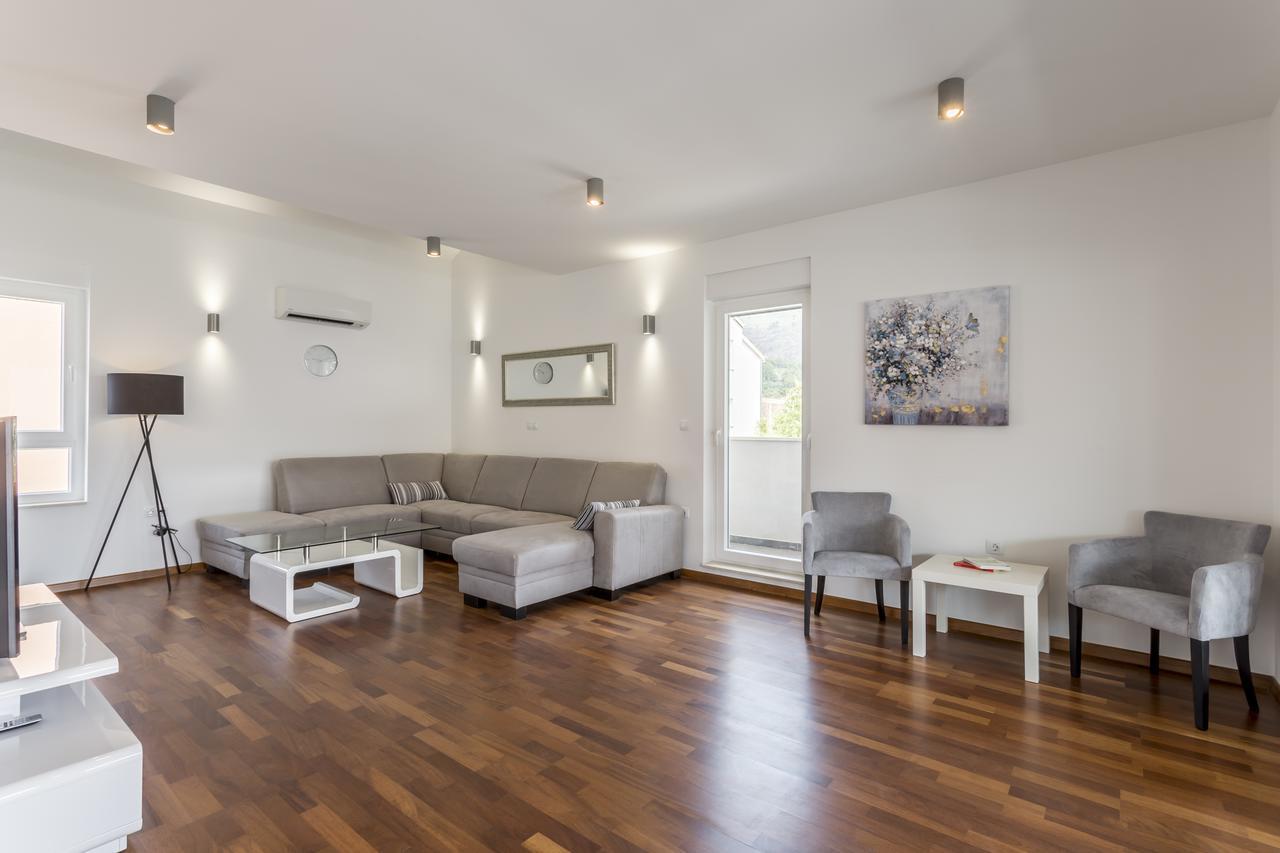 Luxury 3 Bed Apartment, Large Terrace, Pool, Close To Beach And Split! 珀德垂那 外观 照片